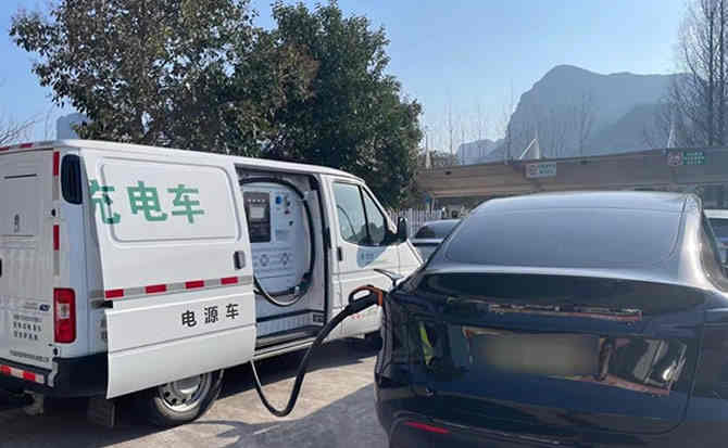 东山汽车搭电